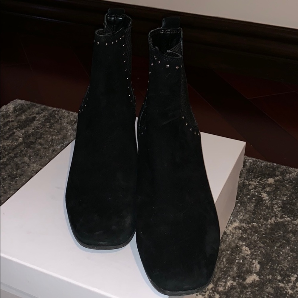 Shoes - Picture 2 of 7
